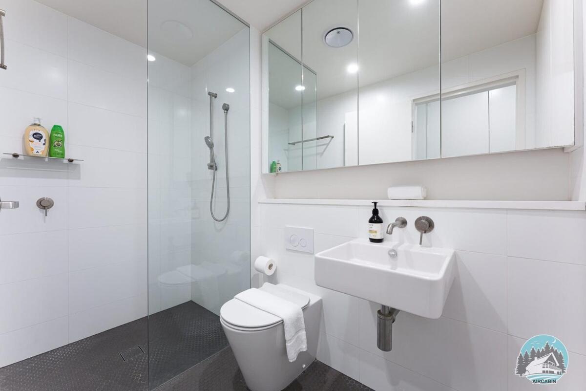 Aircabin - Five Dock - Stylish 2-bed Near Bay *